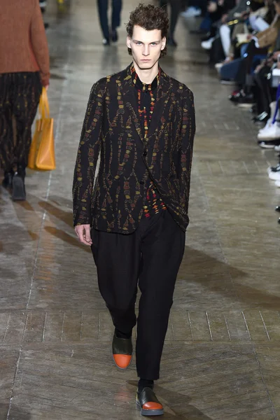 Look 14